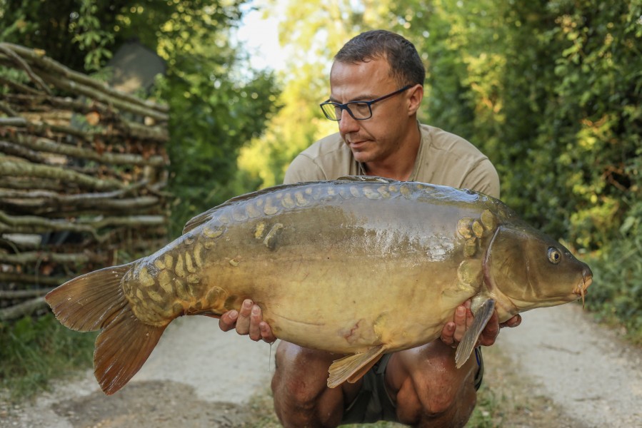 Wilbur weighing 36lb 10oz for Lee in Decoy