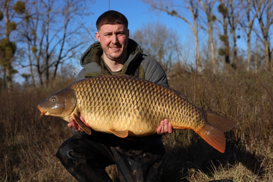 Justin with his biggest of the week 37lb 8oz